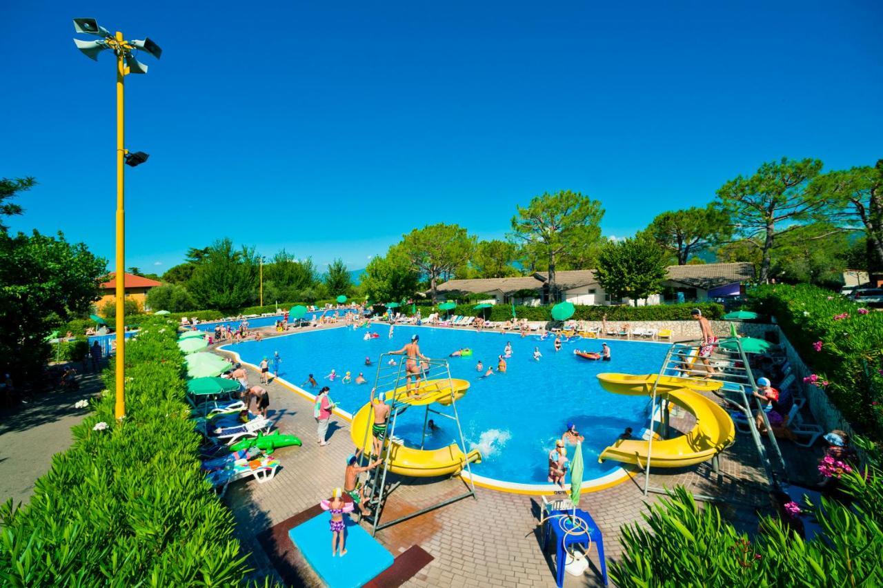 Albatross Mobile Homes On Camping Cisano & San Vito S. P. A. บาร์โดลิโน ภายนอก รูปภาพ